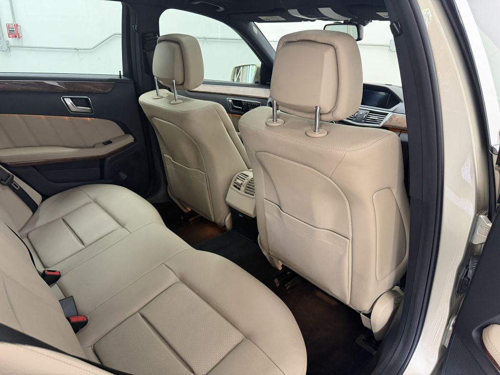 2012 Mercedes-Benz E-Class Image 30