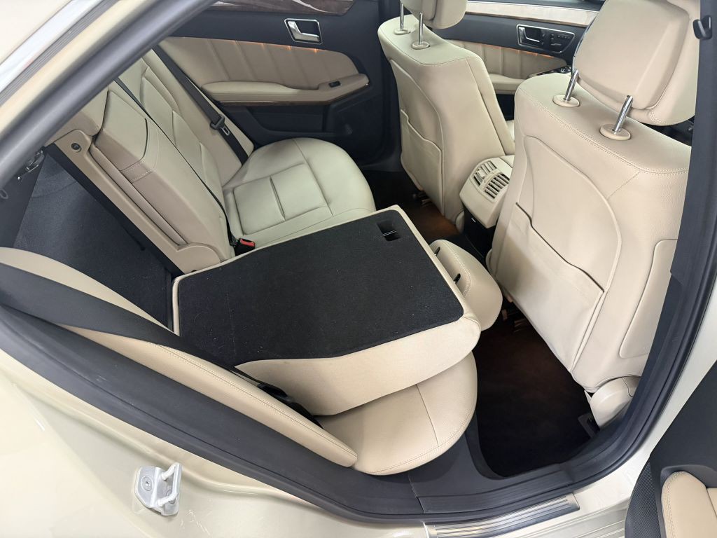 2012 Mercedes-Benz E-Class Image 32