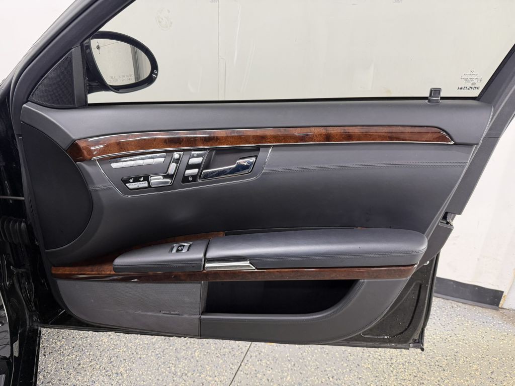 2007 Mercedes-Benz S-Class Image 31