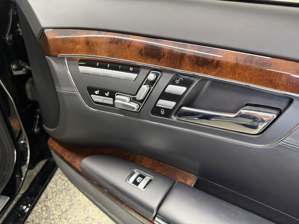 2007 Mercedes-Benz S-Class Image 32