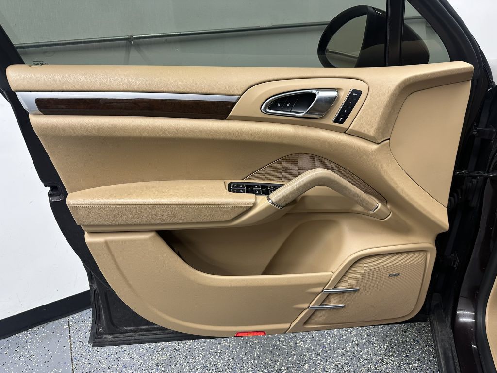 2014 Porsche Cayenne Image 8