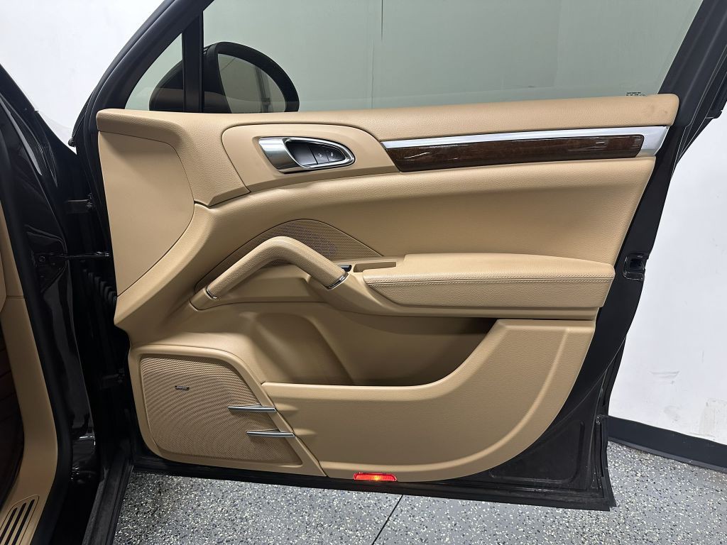 2014 Porsche Cayenne Image 12