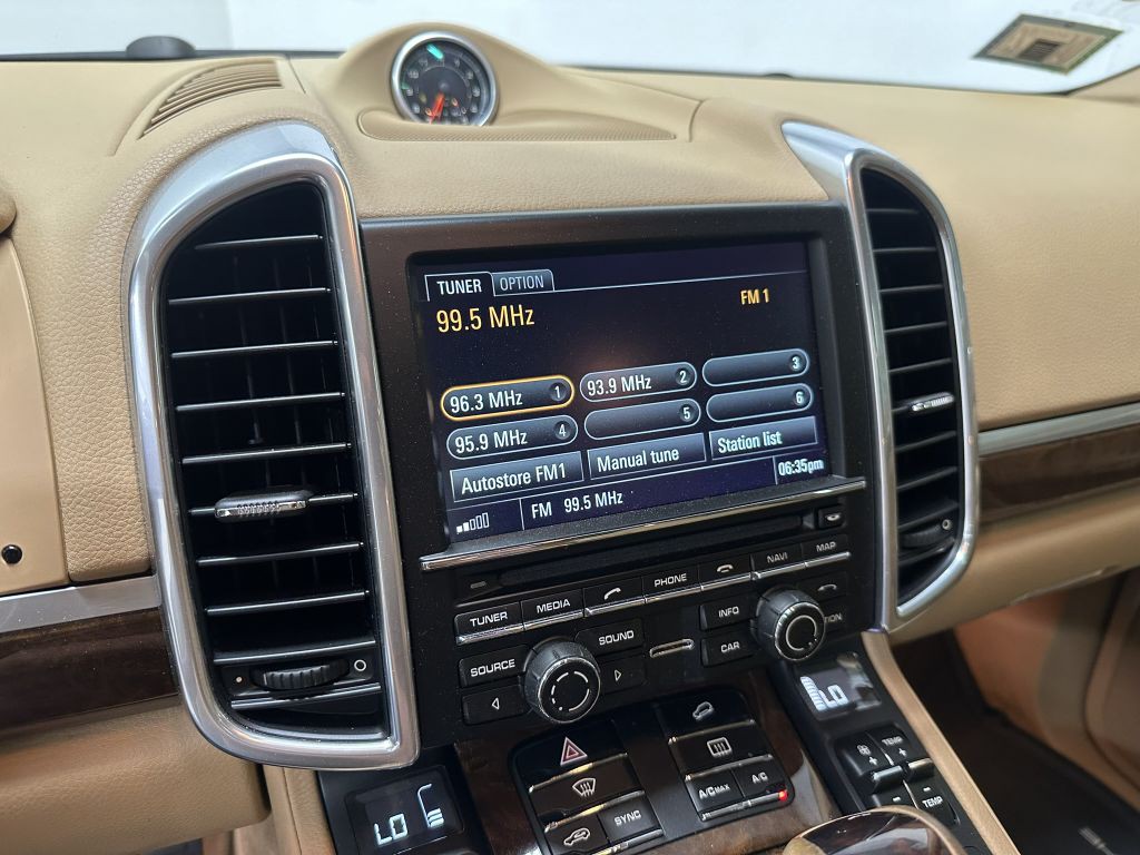 2014 Porsche Cayenne Image 15