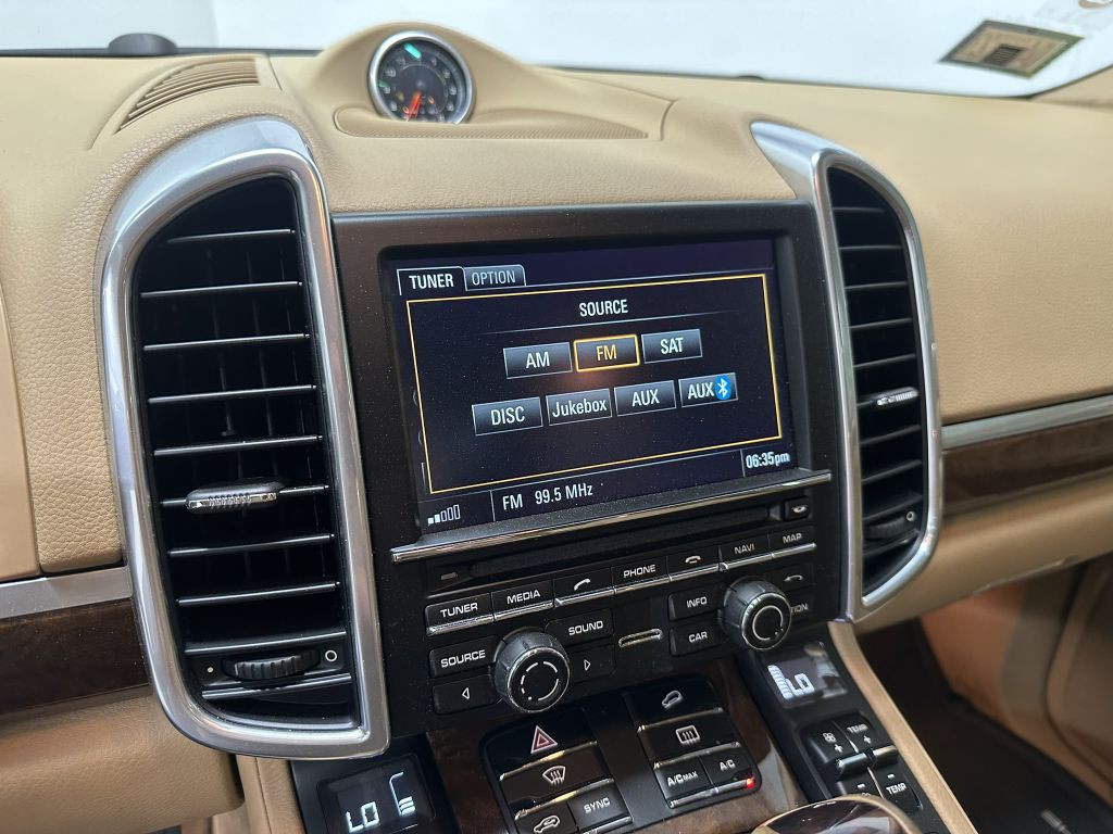 2014 Porsche Cayenne Image 16