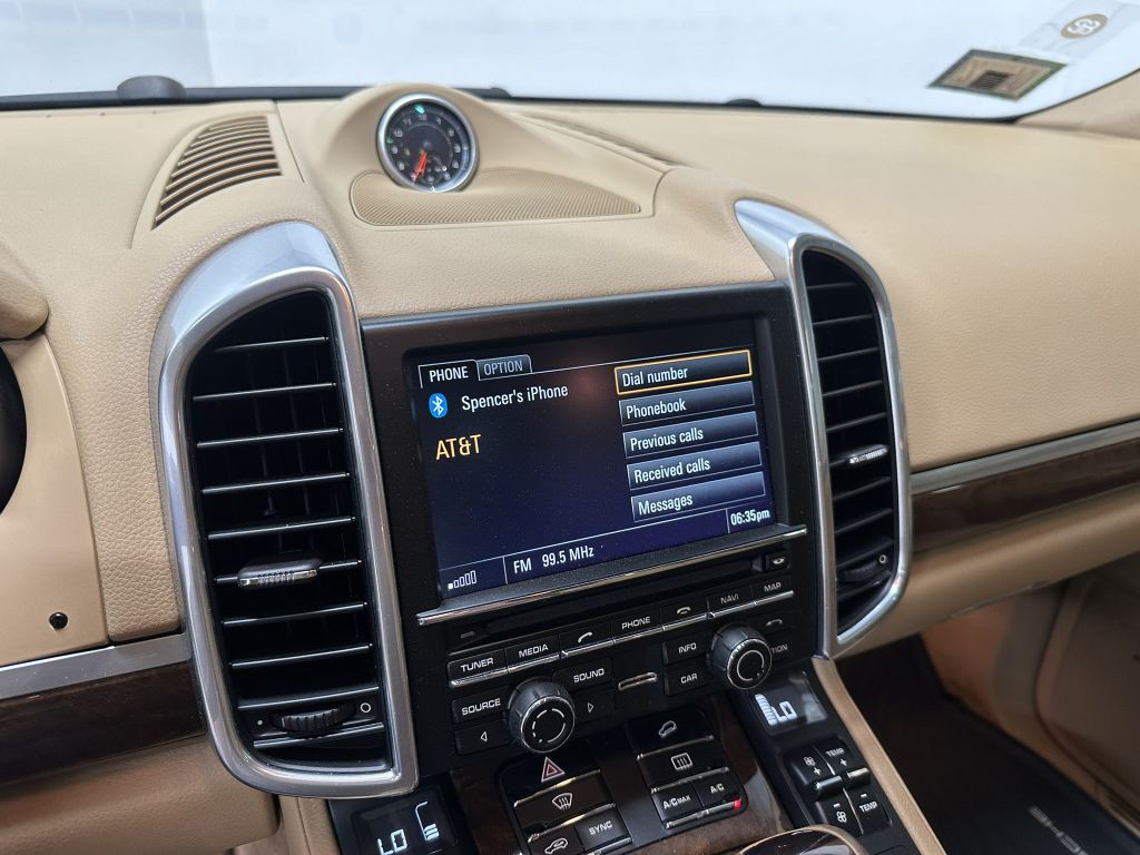 2014 Porsche Cayenne Image 17