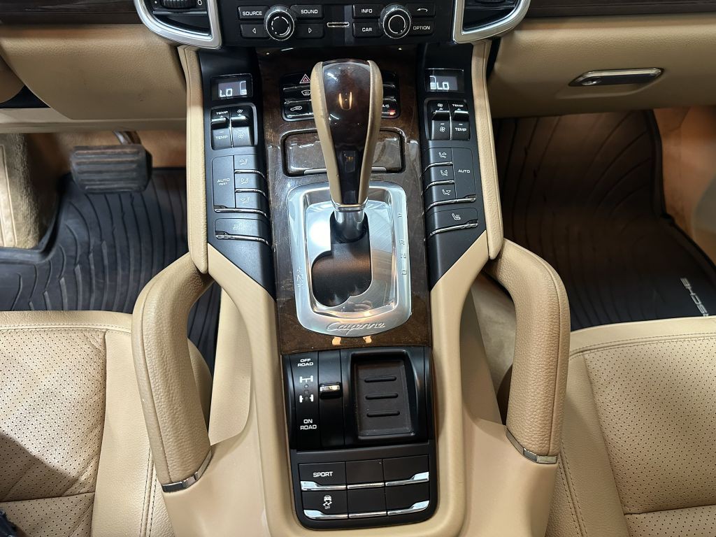 2014 Porsche Cayenne Image 20