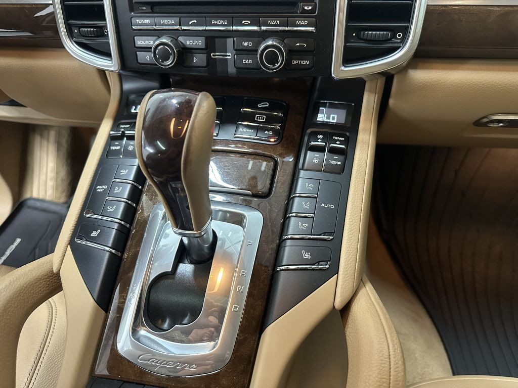 2014 Porsche Cayenne Image 21