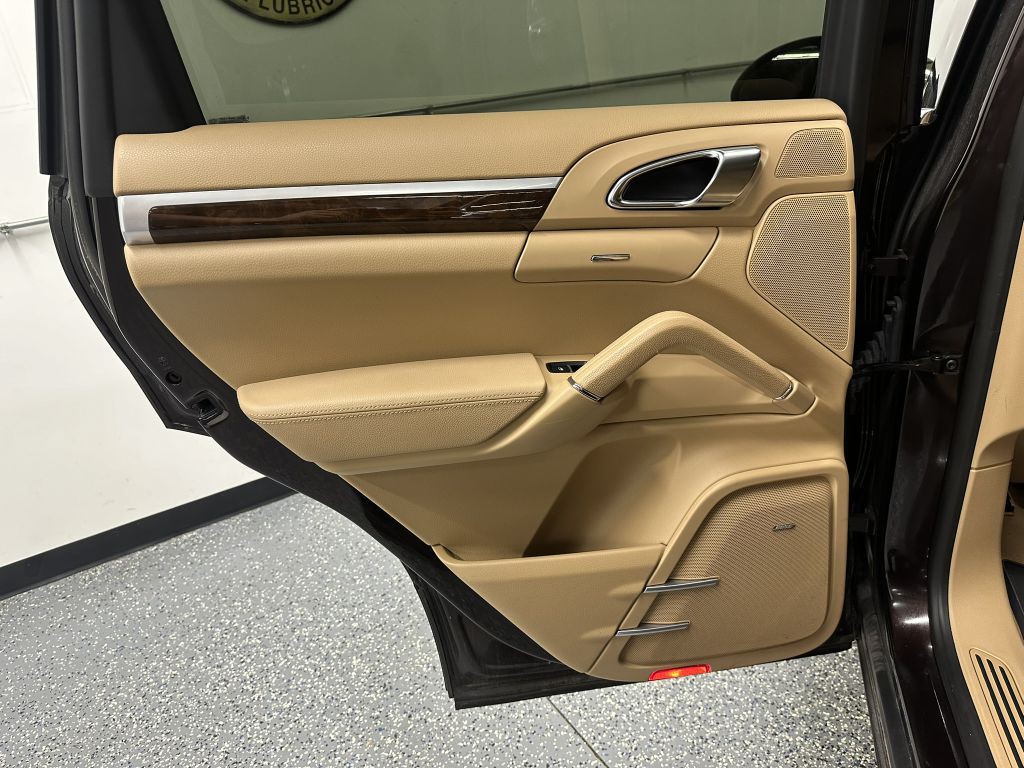 2014 Porsche Cayenne Image 32
