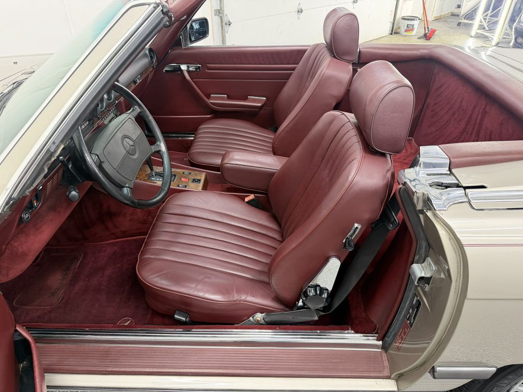 1988 Mercedes-Benz 560-Class Image 11