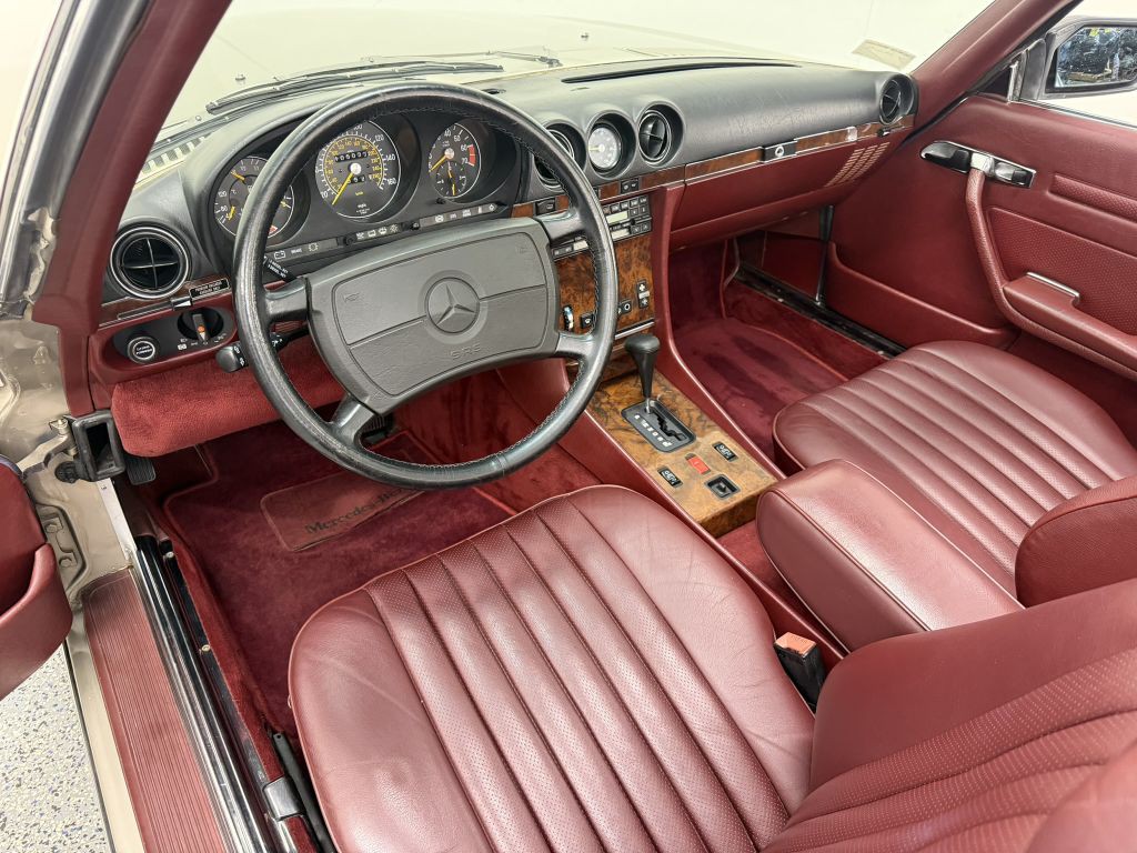 1988 Mercedes-Benz 560-Class Image 12
