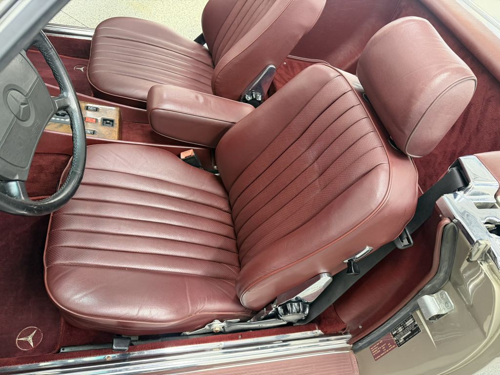 1988 Mercedes-Benz 560-Class Image 13