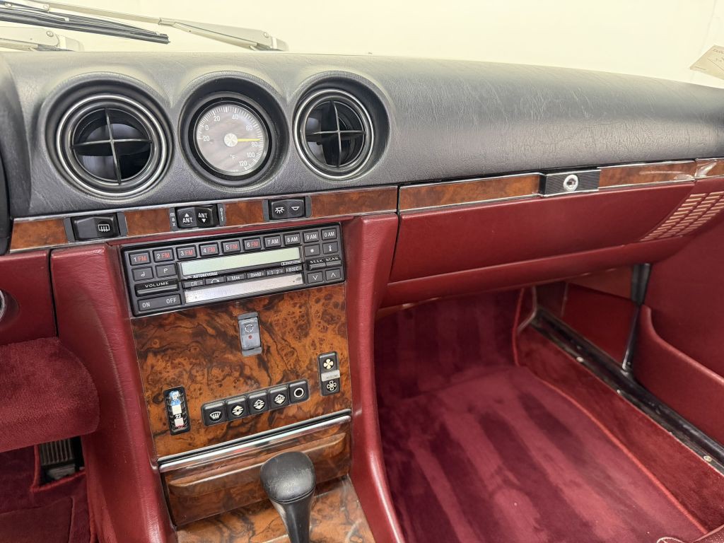 1988 Mercedes-Benz 560-Class Image 15