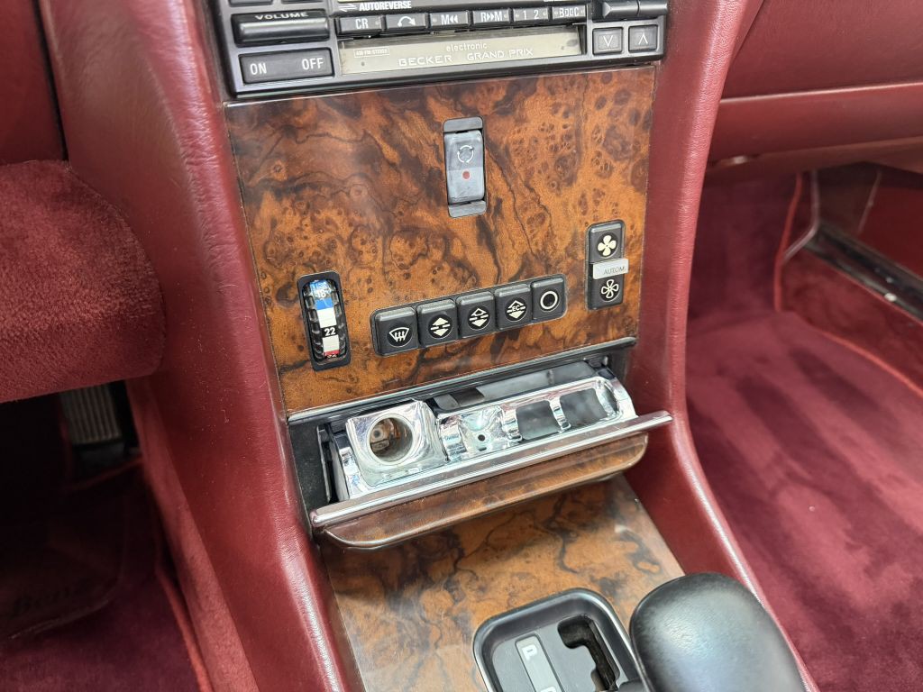 1988 Mercedes-Benz 560-Class Image 17