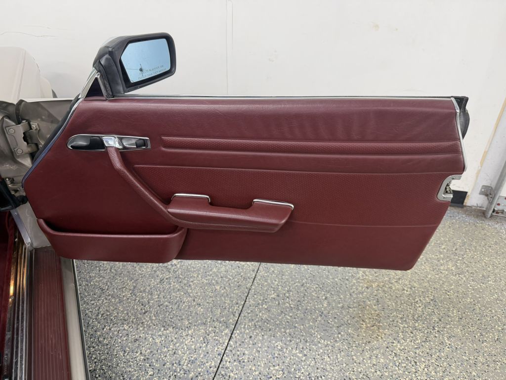 1988 Mercedes-Benz 560-Class Image 18