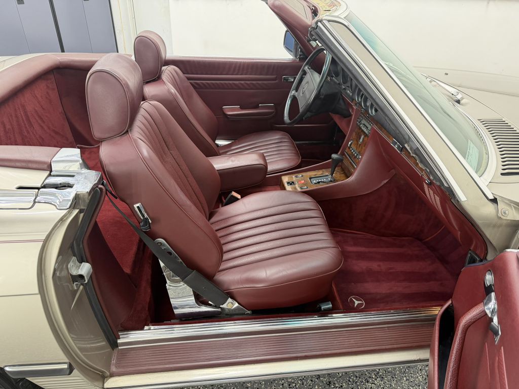 1988 Mercedes-Benz 560-Class Image 19