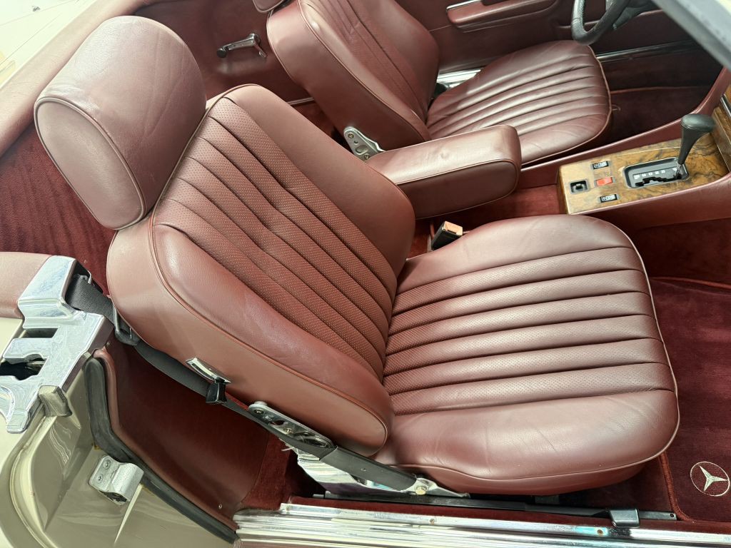1988 Mercedes-Benz 560-Class Image 21