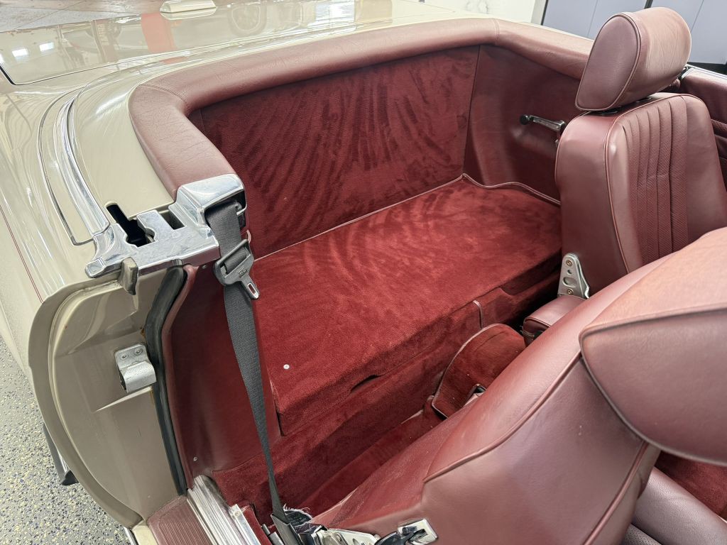 1988 Mercedes-Benz 560-Class Image 22