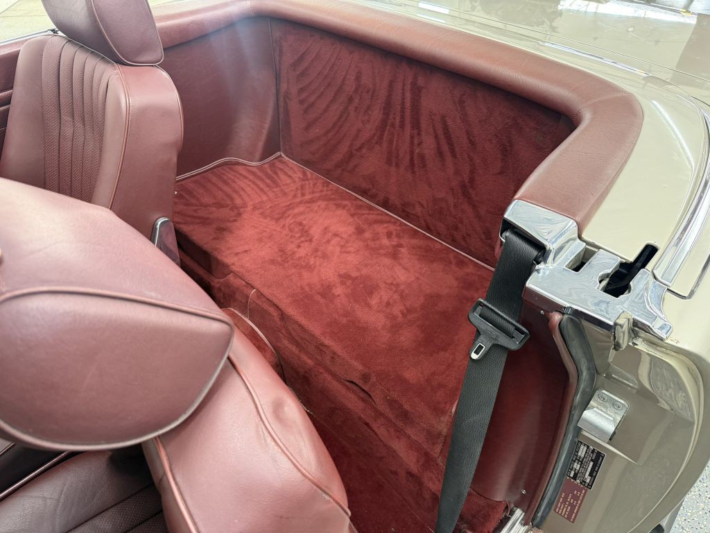 1988 Mercedes-Benz 560-Class Image 23