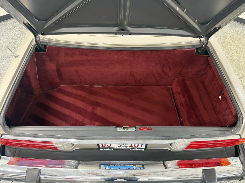 1988 Mercedes-Benz 560-Class Image 24