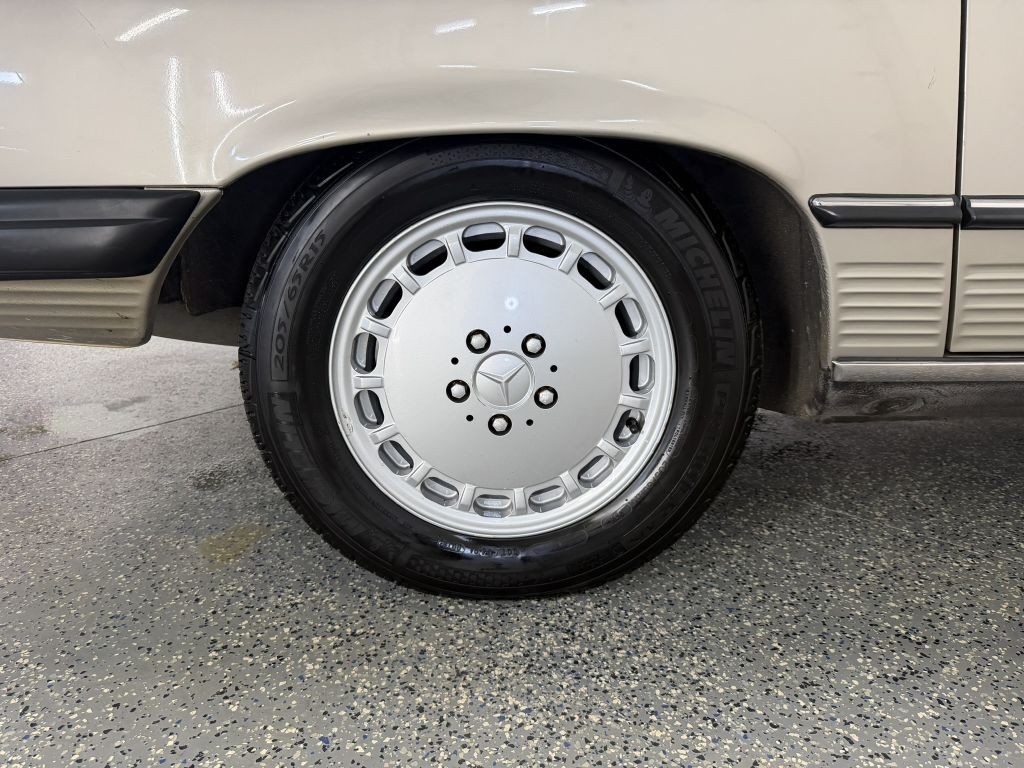 1988 Mercedes-Benz 560-Class Image 26