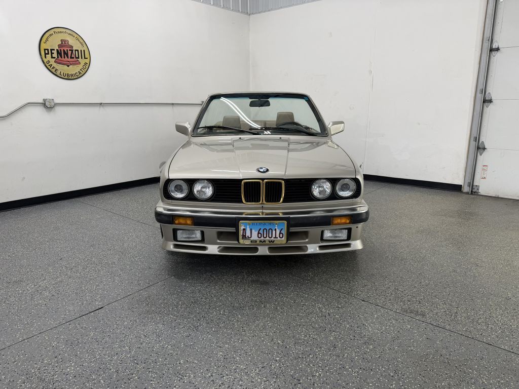 1988 BMW 3 Series Image 2