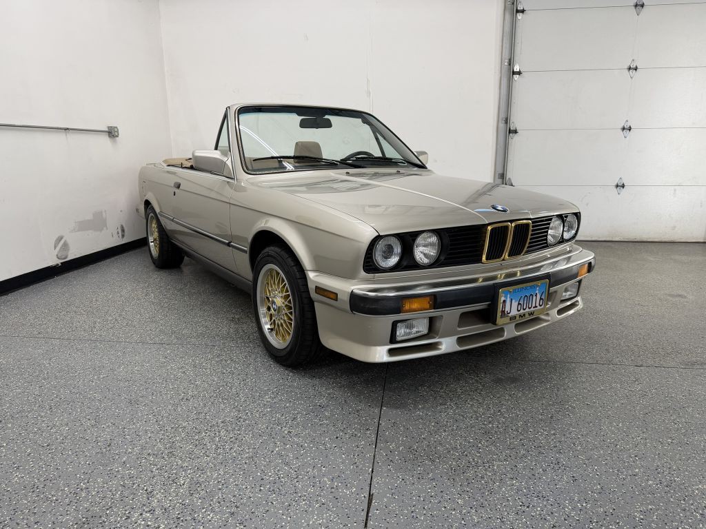 1988 BMW 3 Series Image 3