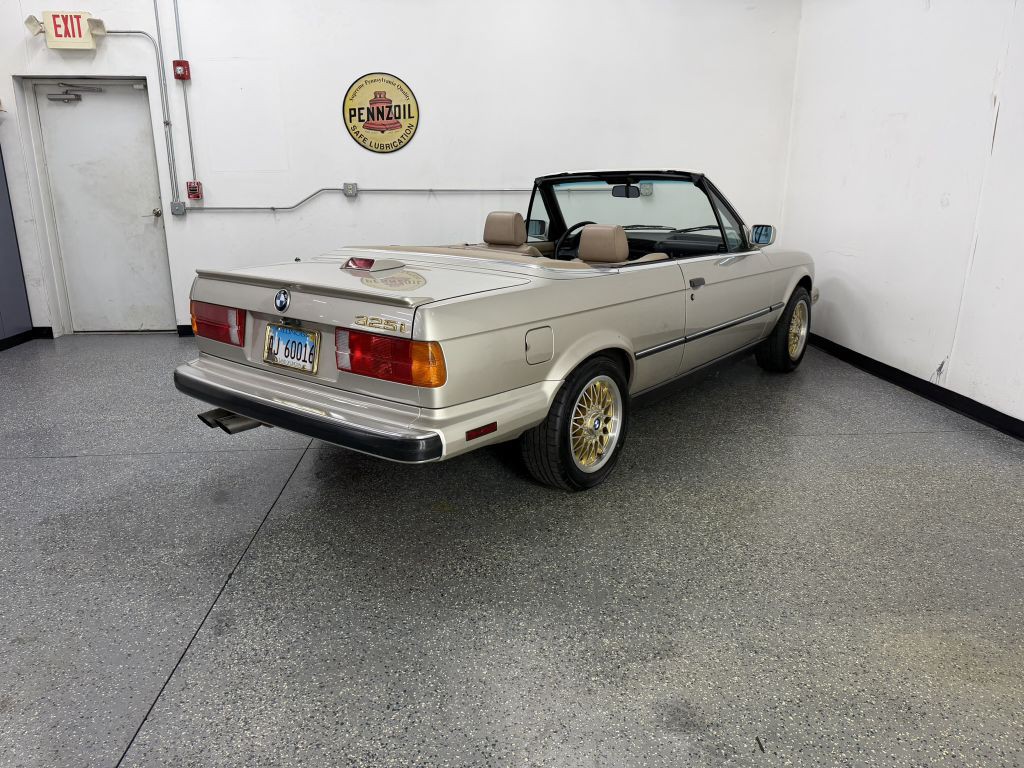 1988 BMW 3 Series Image 4