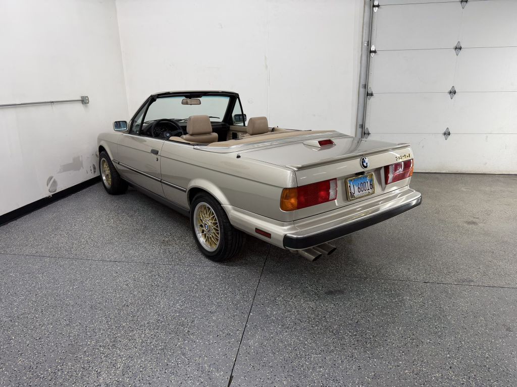 1988 BMW 3 Series Image 6