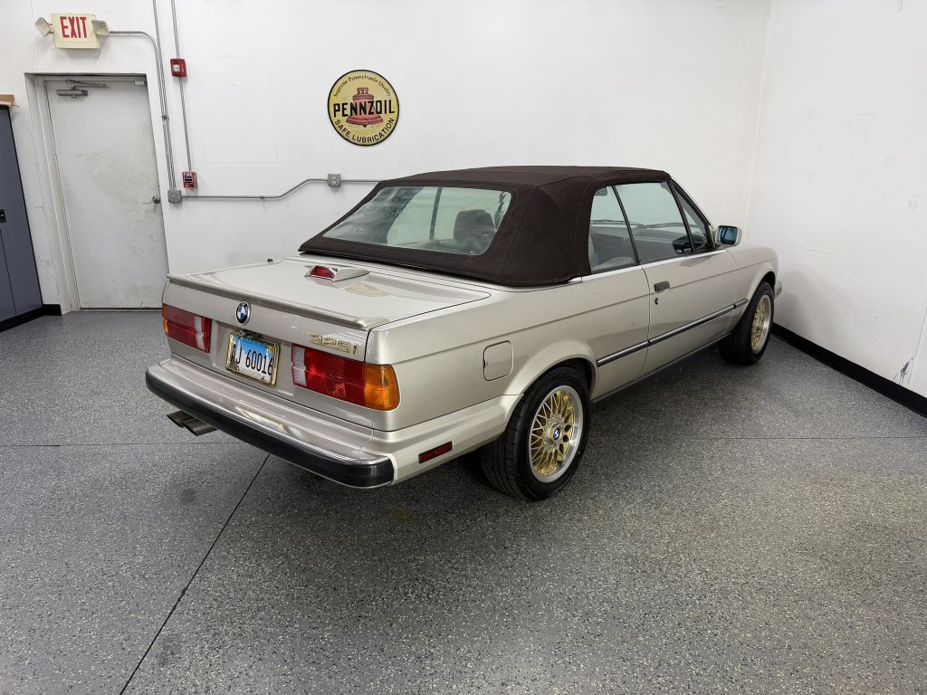 1988 BMW 3 Series Image 9
