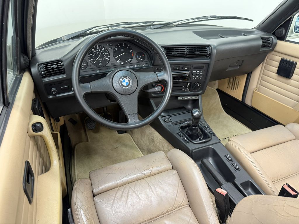 1988 BMW 3 Series Image 13