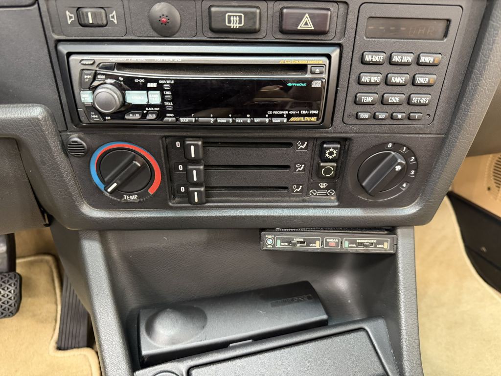 1988 BMW 3 Series Image 16