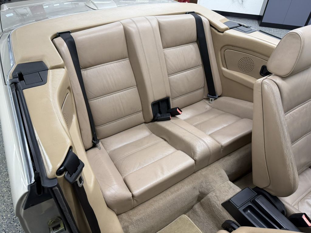 1988 BMW 3 Series Image 23