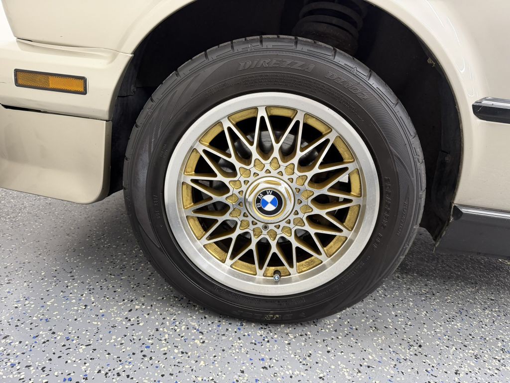 1988 BMW 3 Series Image 25