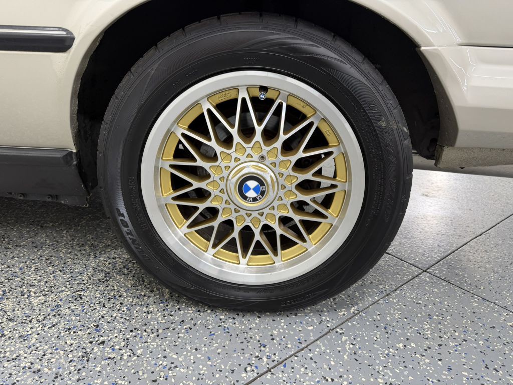 1988 BMW 3 Series Image 26