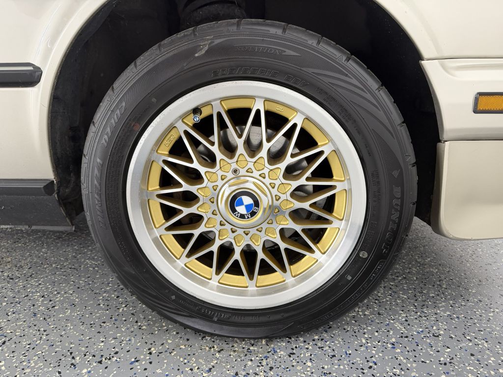 1988 BMW 3 Series Image 27