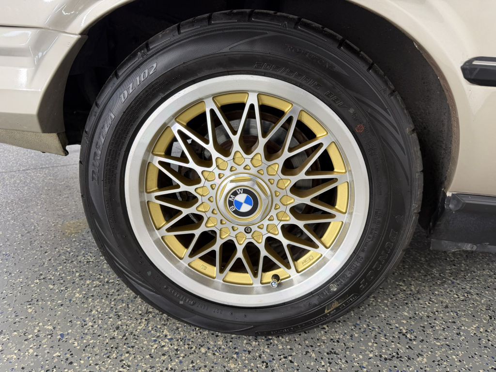 1988 BMW 3 Series Image 28