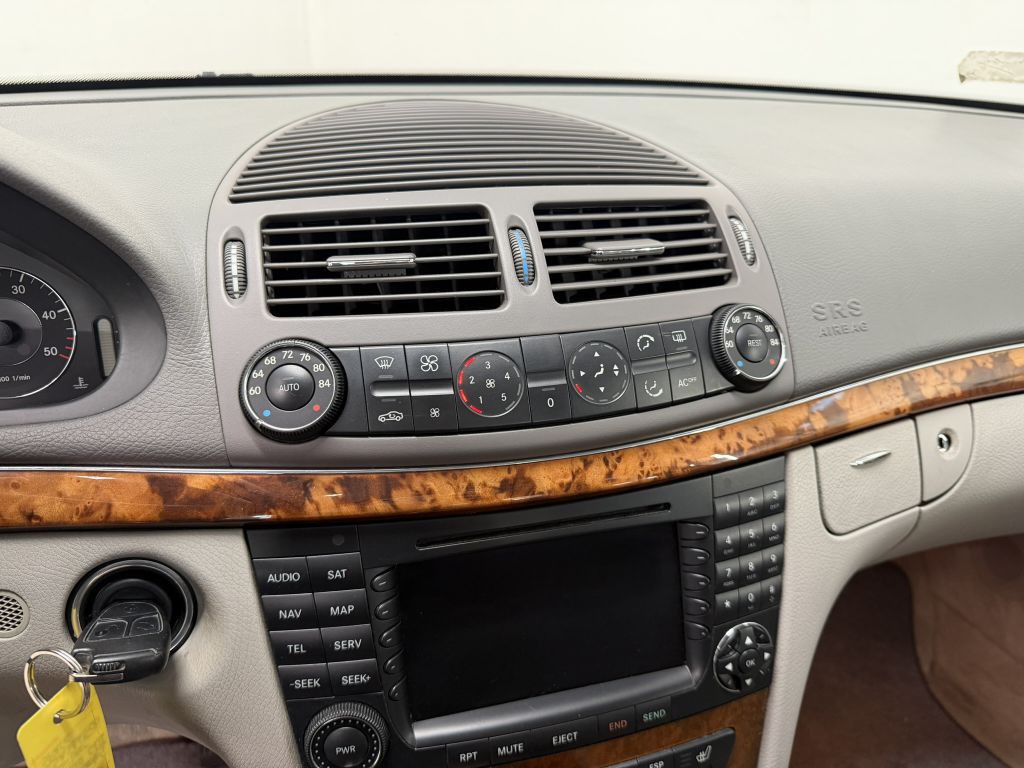 2005 Mercedes-Benz E-Class Image 11