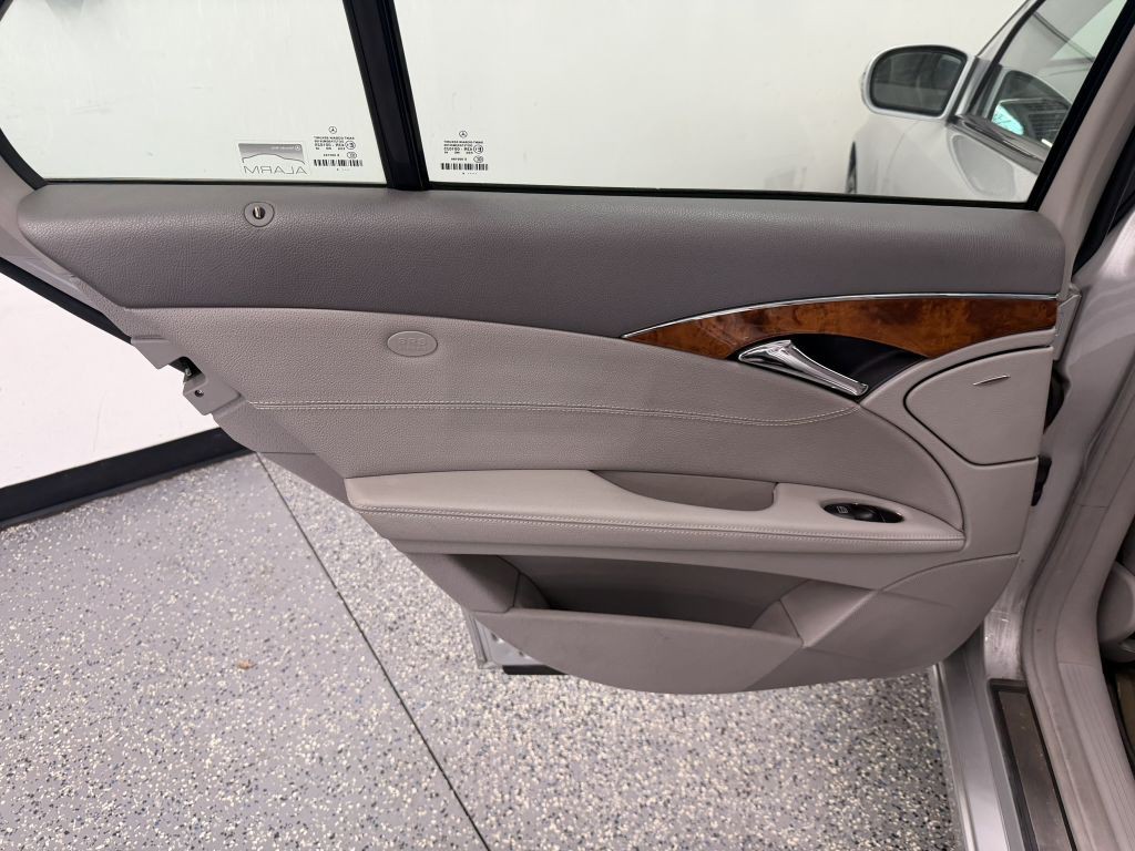 2005 Mercedes-Benz E-Class Image 23