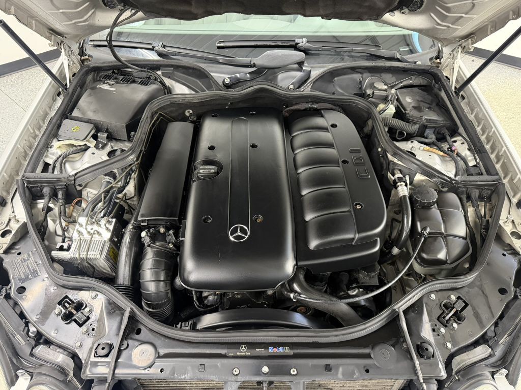 2005 Mercedes-Benz E-Class Image 32