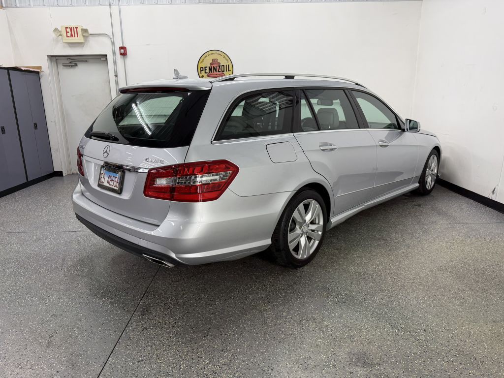 2011 Mercedes-Benz E-Class Image 4