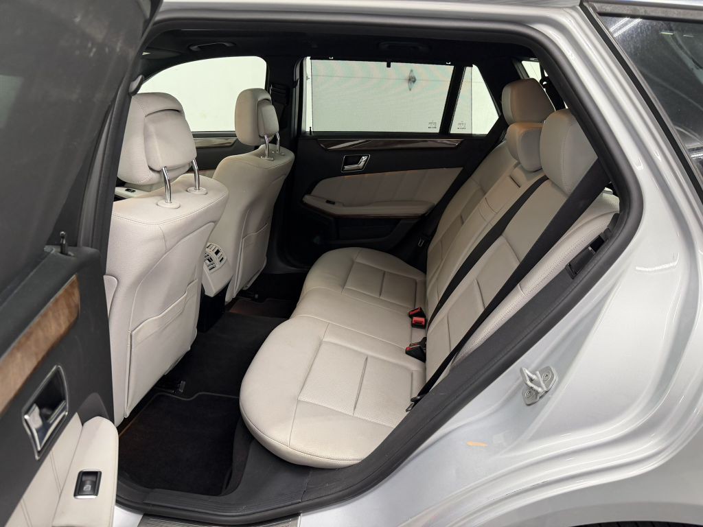 2011 Mercedes-Benz E-Class Image 33