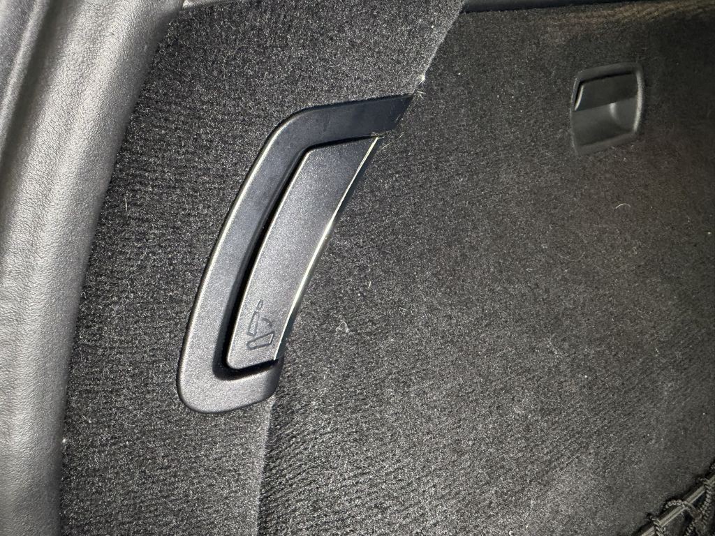 2011 Mercedes-Benz E-Class Image 39