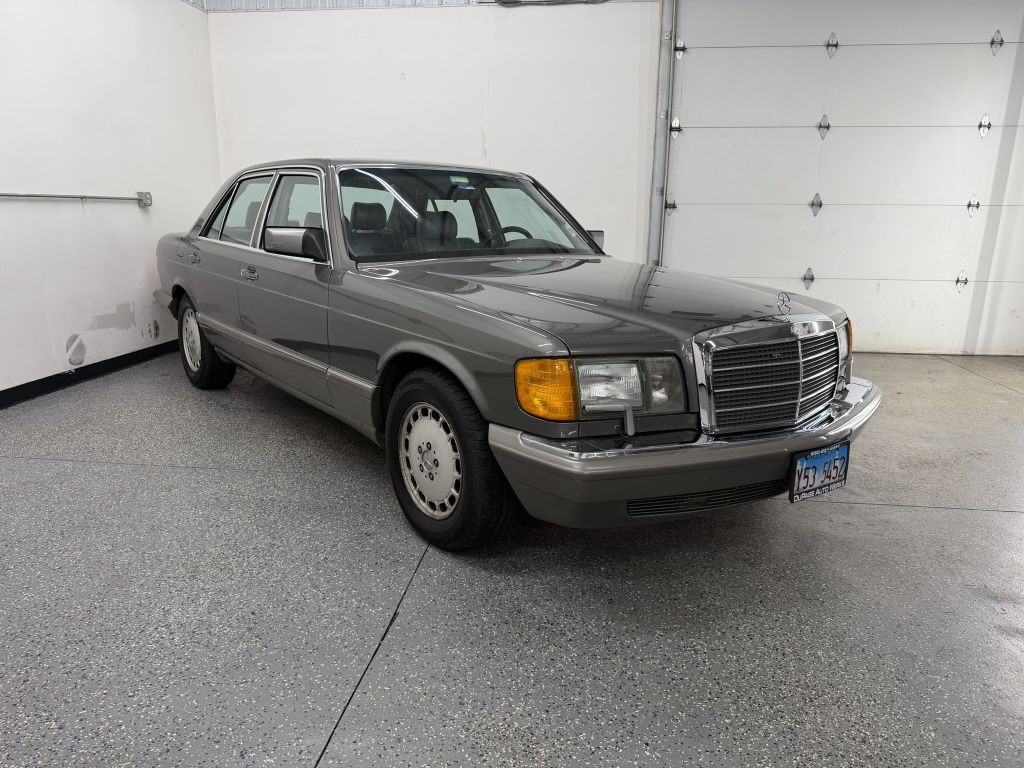 1989 Mercedes-Benz 300-Class Image 3