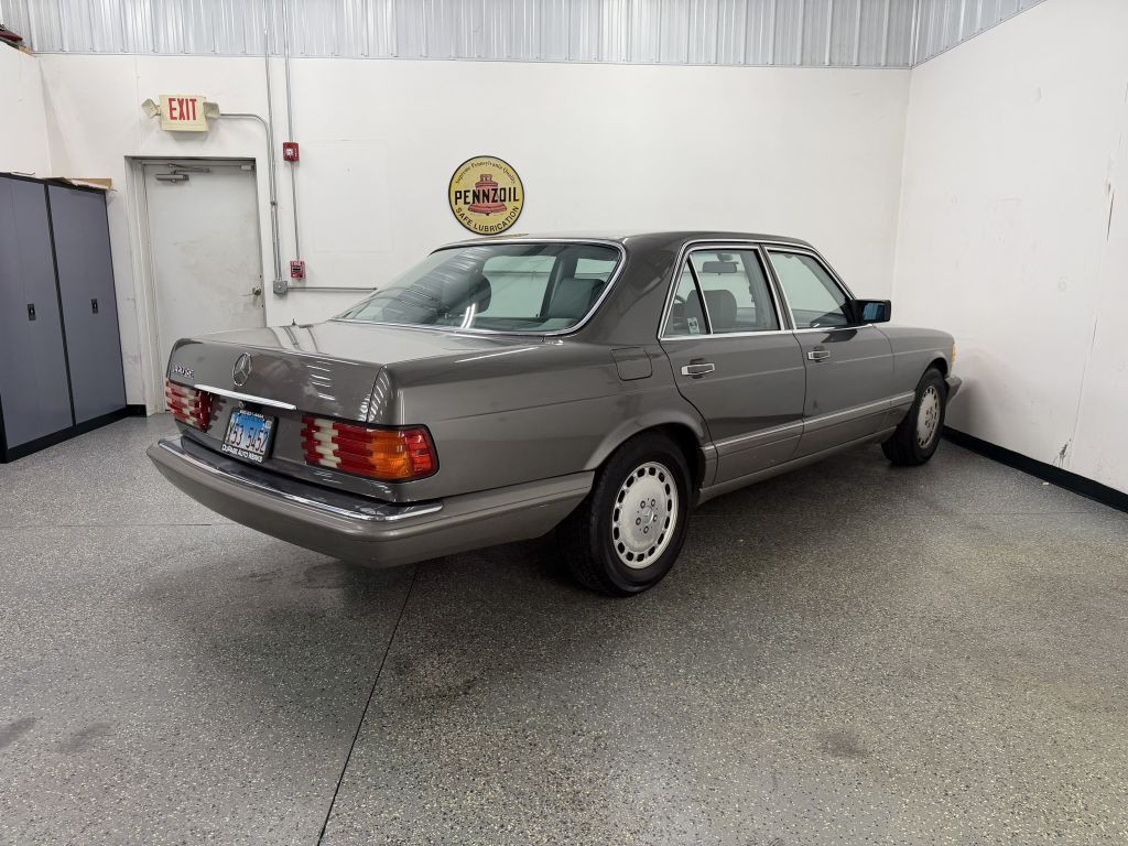 1989 Mercedes-Benz 300-Class Image 4
