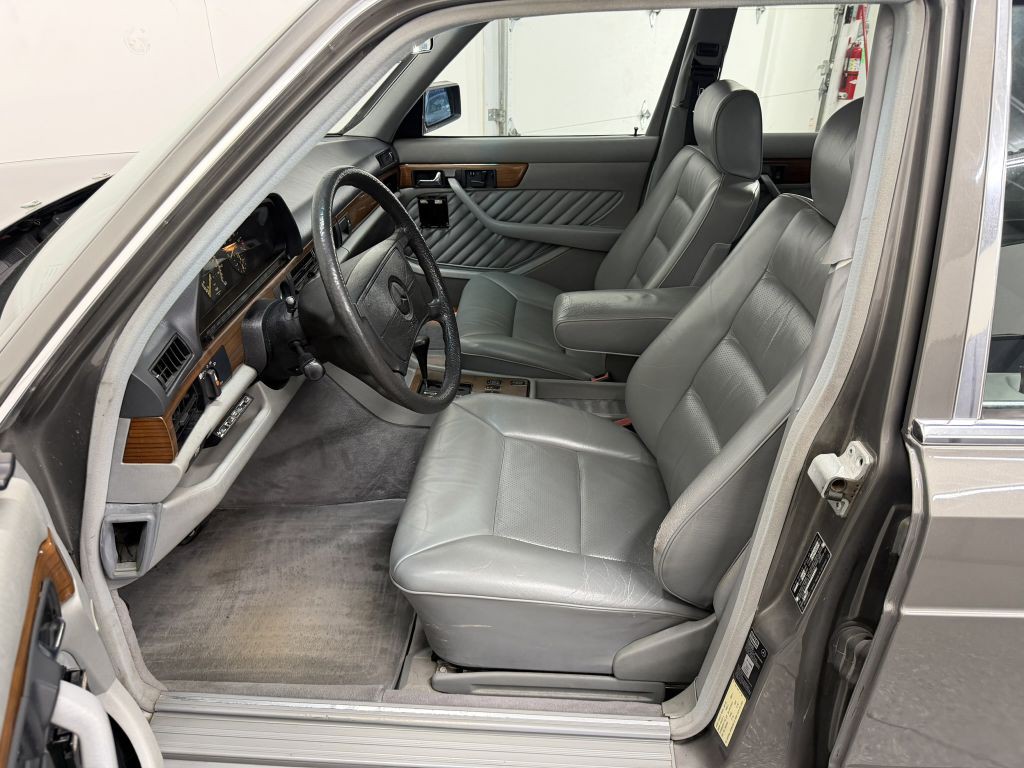 1989 Mercedes-Benz 300-Class Image 8