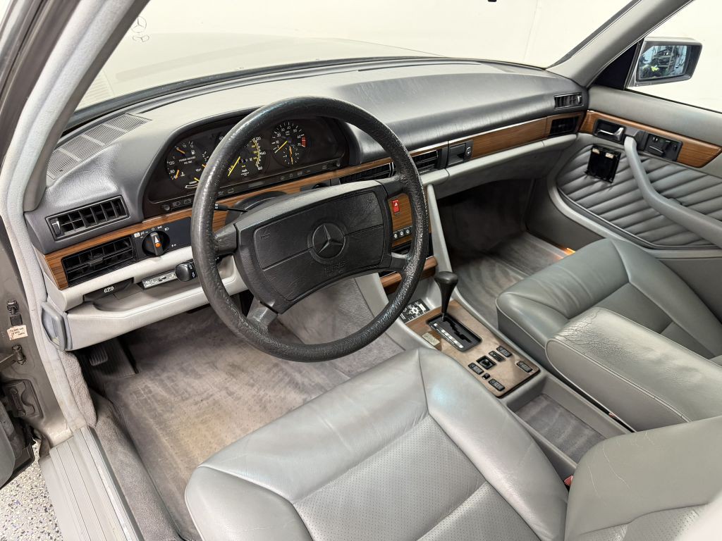 1989 Mercedes-Benz 300-Class Image 9