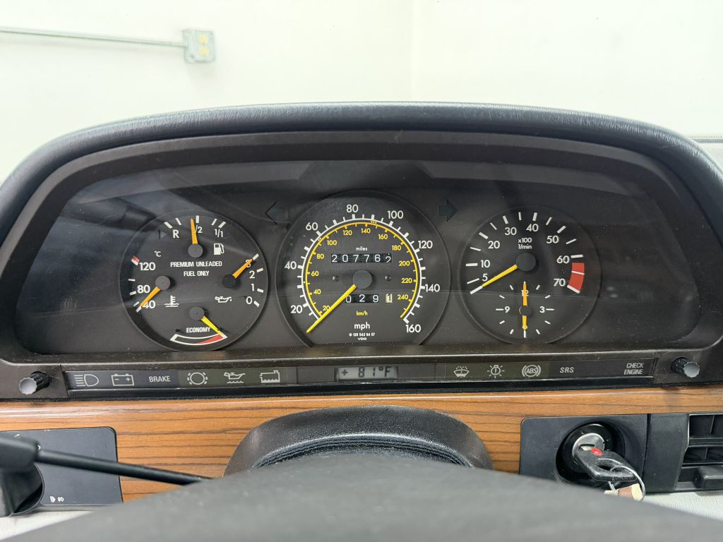 1989 Mercedes-Benz 300-Class Image 10