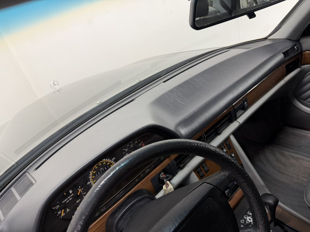 1989 Mercedes-Benz 300-Class Image 12