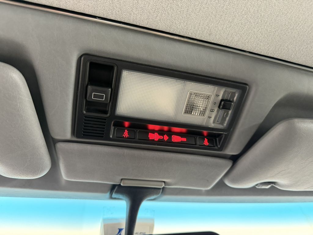 1989 Mercedes-Benz 300-Class Image 13