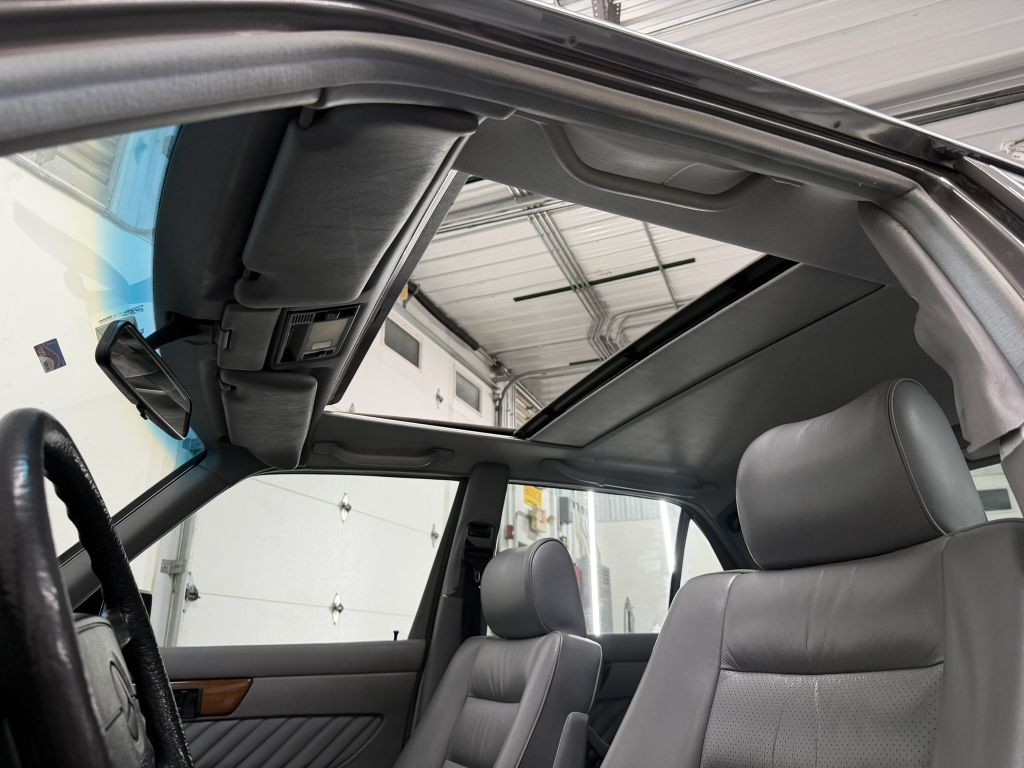 1989 Mercedes-Benz 300-Class Image 14